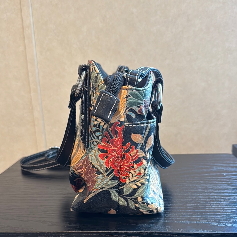Floral Black Handbag - Picture 2 of 4